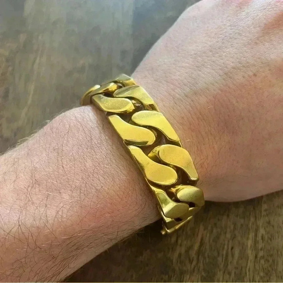 Celine | Chunky Cuban Link ID Gold Bracelet - Gold / Sz M - Picture 4 of 12